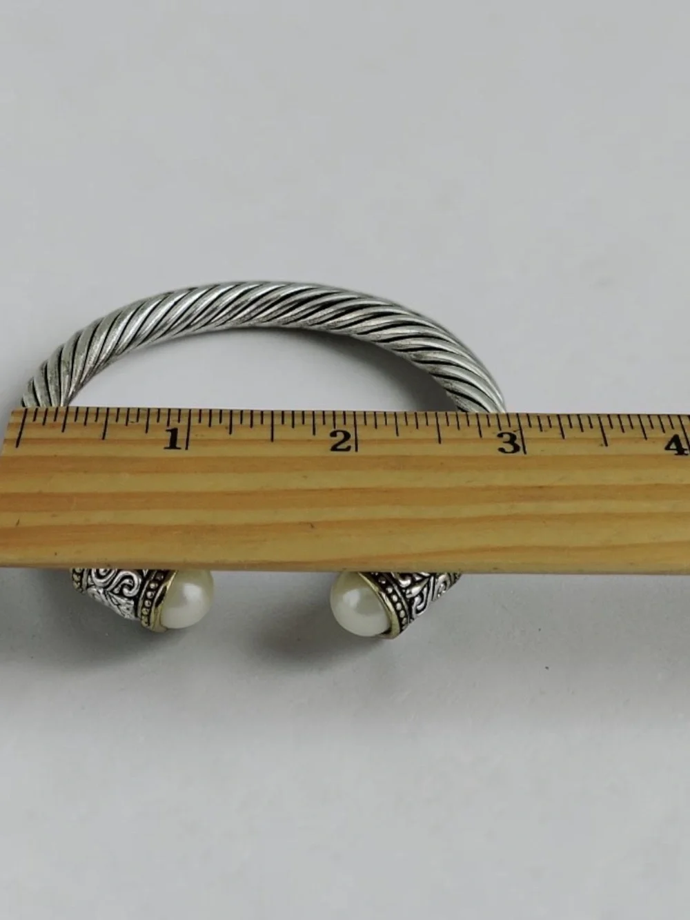 VNTG ESTATE Silver Gold Tone Faux Pearl Twisted Cable Wire Beaded Cuff Bracelet